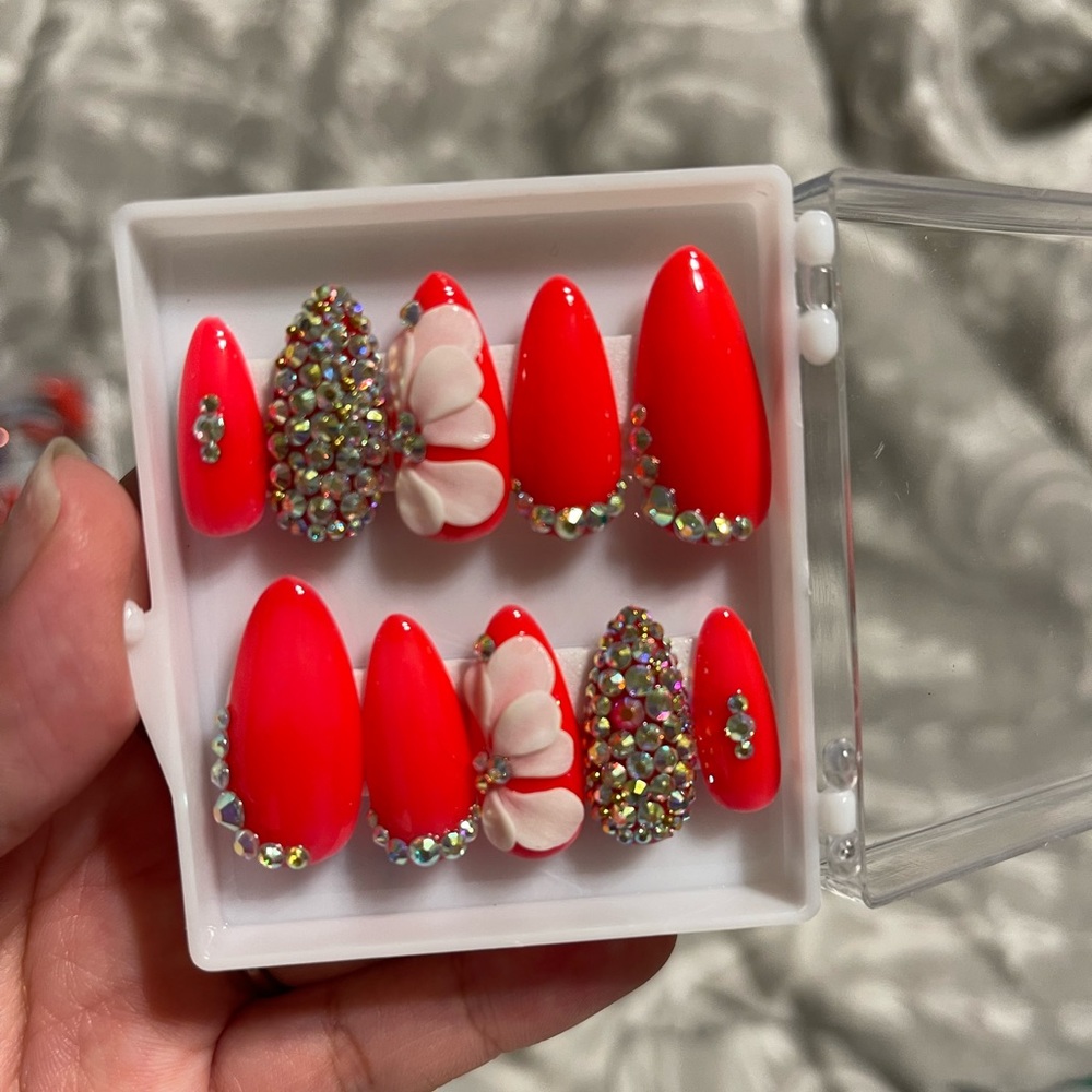 Press on nails